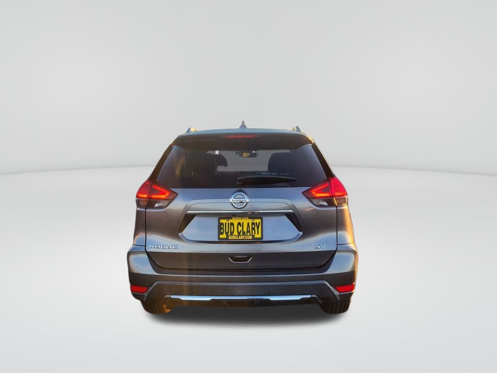 2017 Nissan Rogue SV photo 4