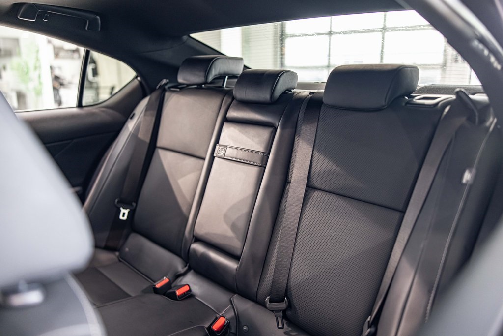 2024 LEXUS IS - Image 33