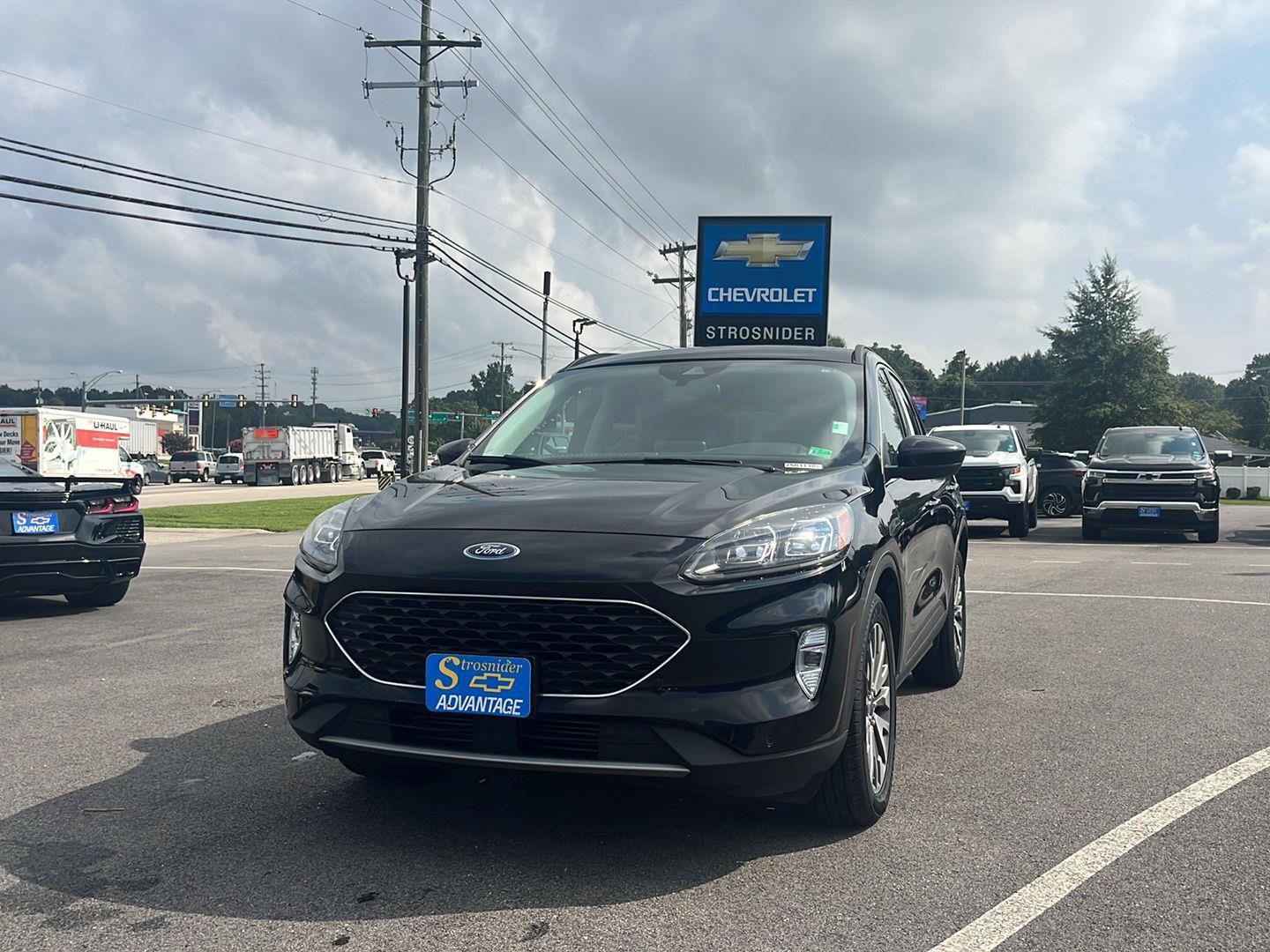 2022 Ford Escape Titanium's photo