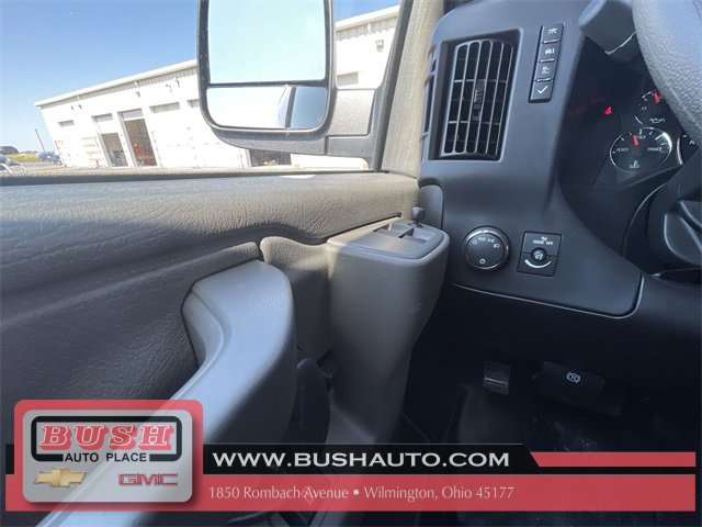 2025 Chevrolet Express Cargo 3500 photo 16