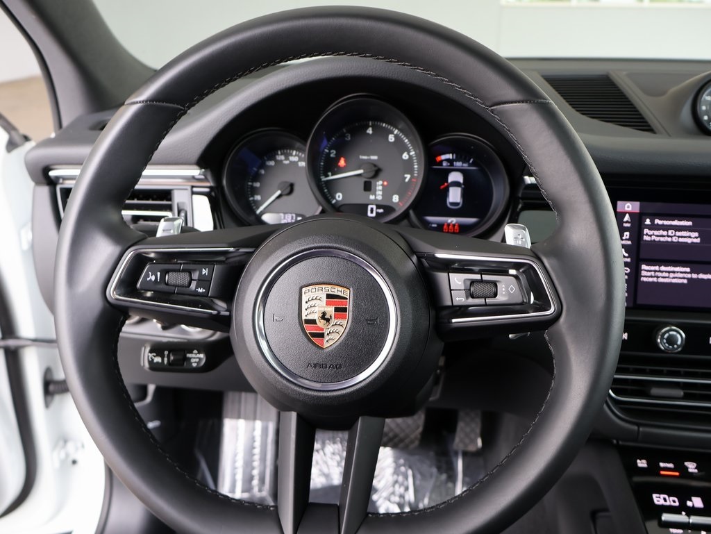 2025 Porsche Macan T photo 24