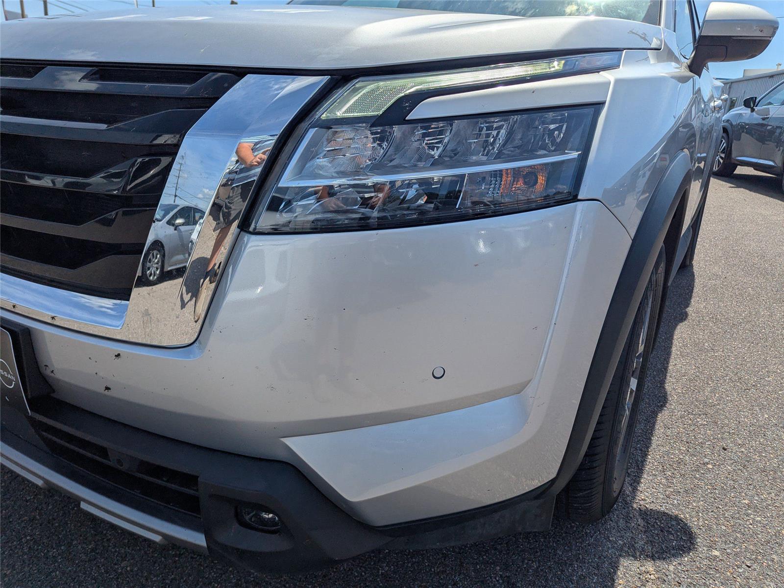 2023 Nissan Pathfinder SL photo 6