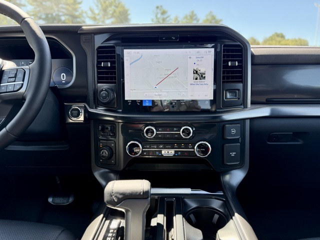2025 Ford F-150 Lariat photo 19