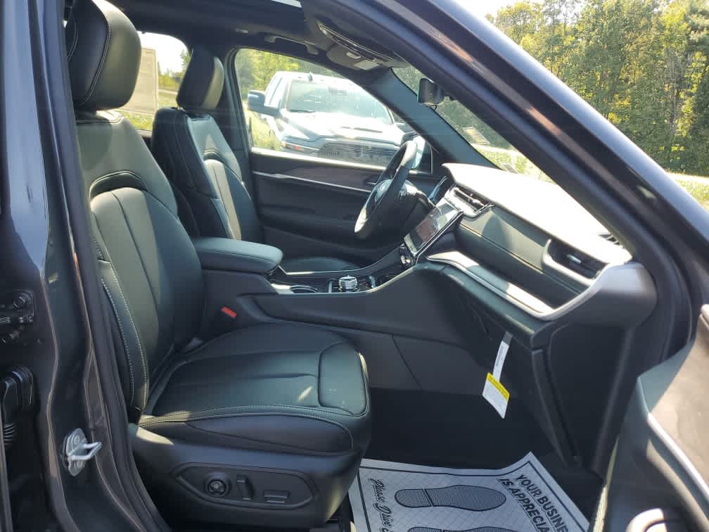 2025 Jeep Grand Cherokee Limited photo 24