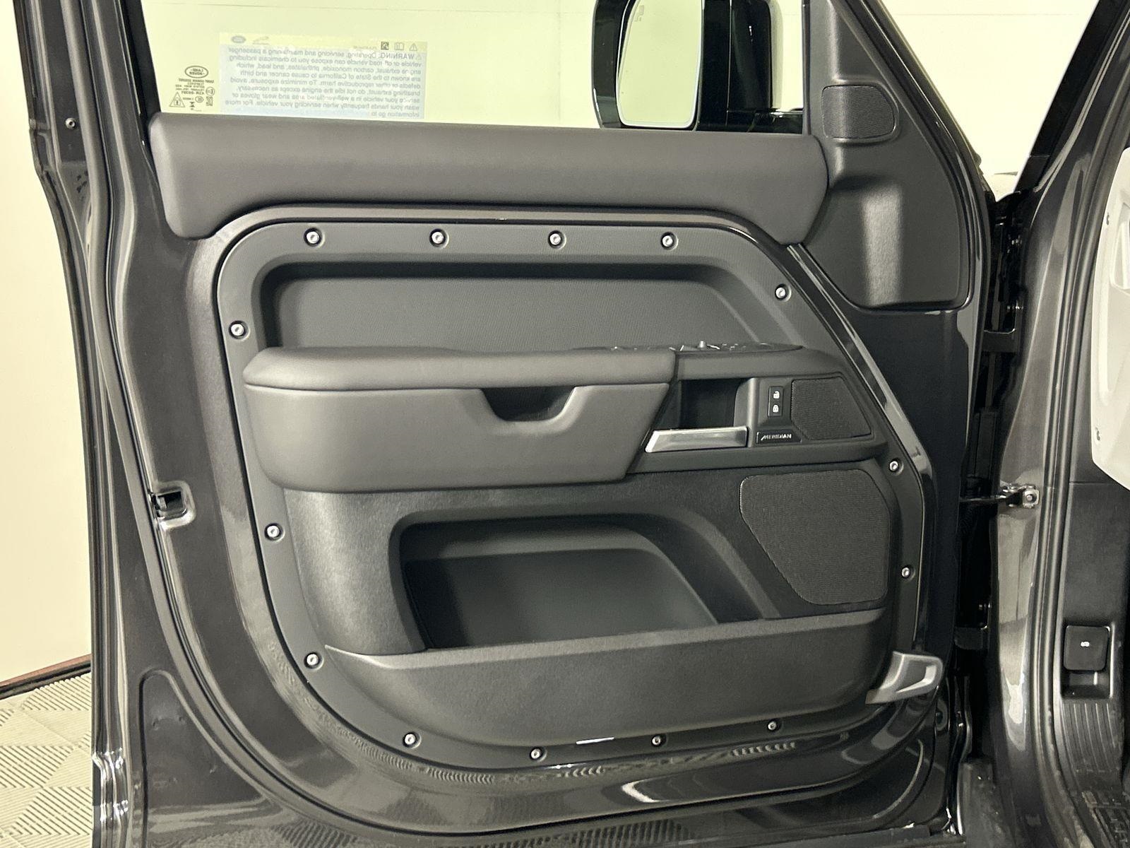2025 Land Rover Defender 130 S photo 19
