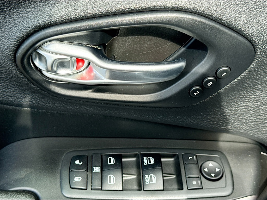 2019 Jeep Cherokee Limited photo 15