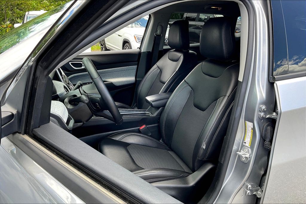2022 Jeep Compass Latitude photo 9