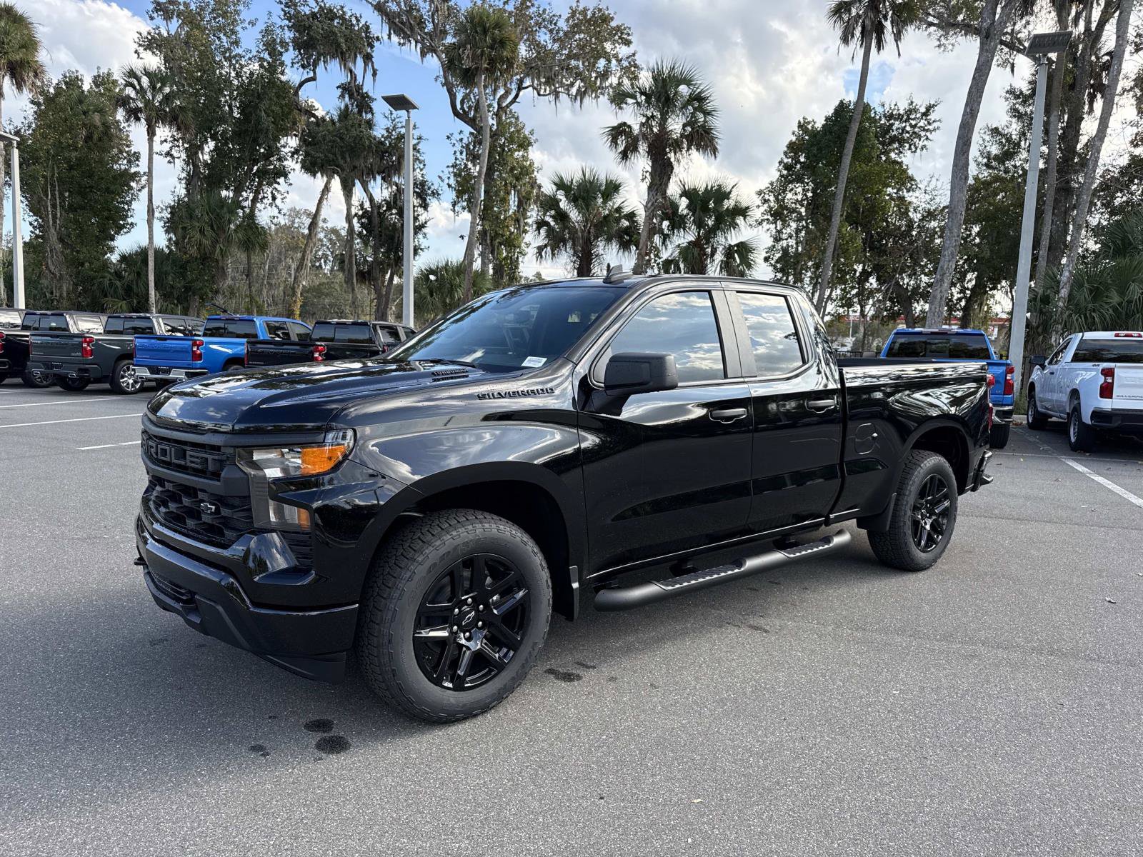 2026 Chevrolet Silverado 1500 Custom photo 4