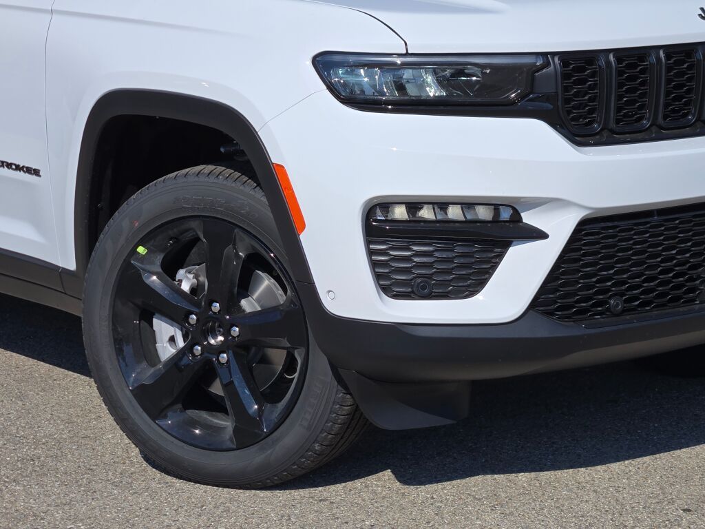 2025 Jeep Grand Cherokee Limited photo 3