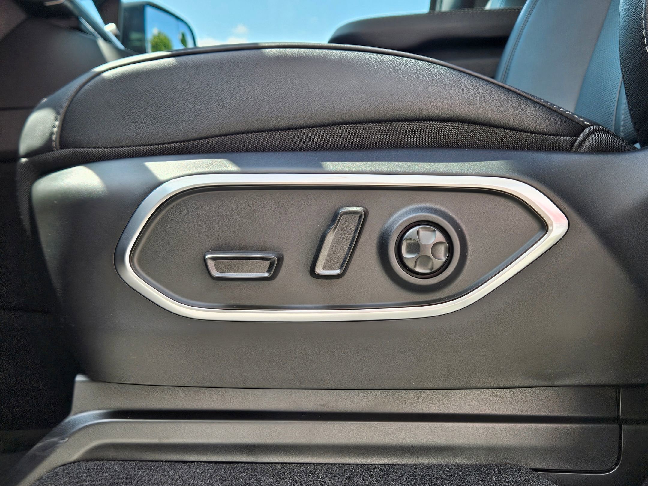 2025 Jeep Wagoneer Series II Carbide photo 13