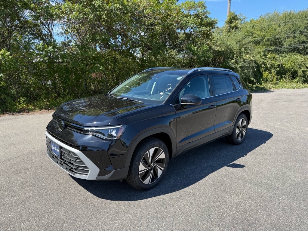 2025 Volkswagen Taos SE photo 3