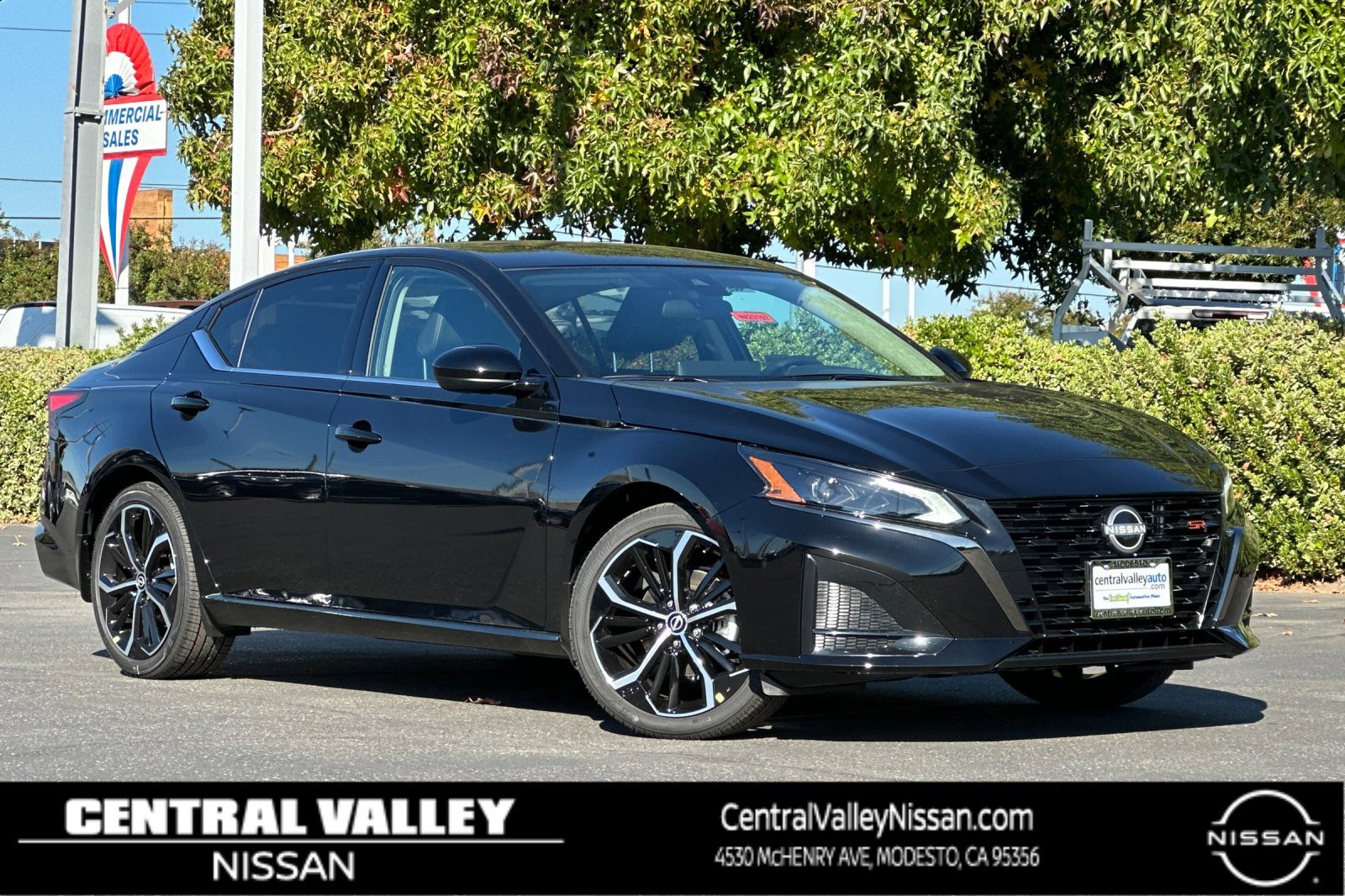 2025 Nissan Altima SR's photo