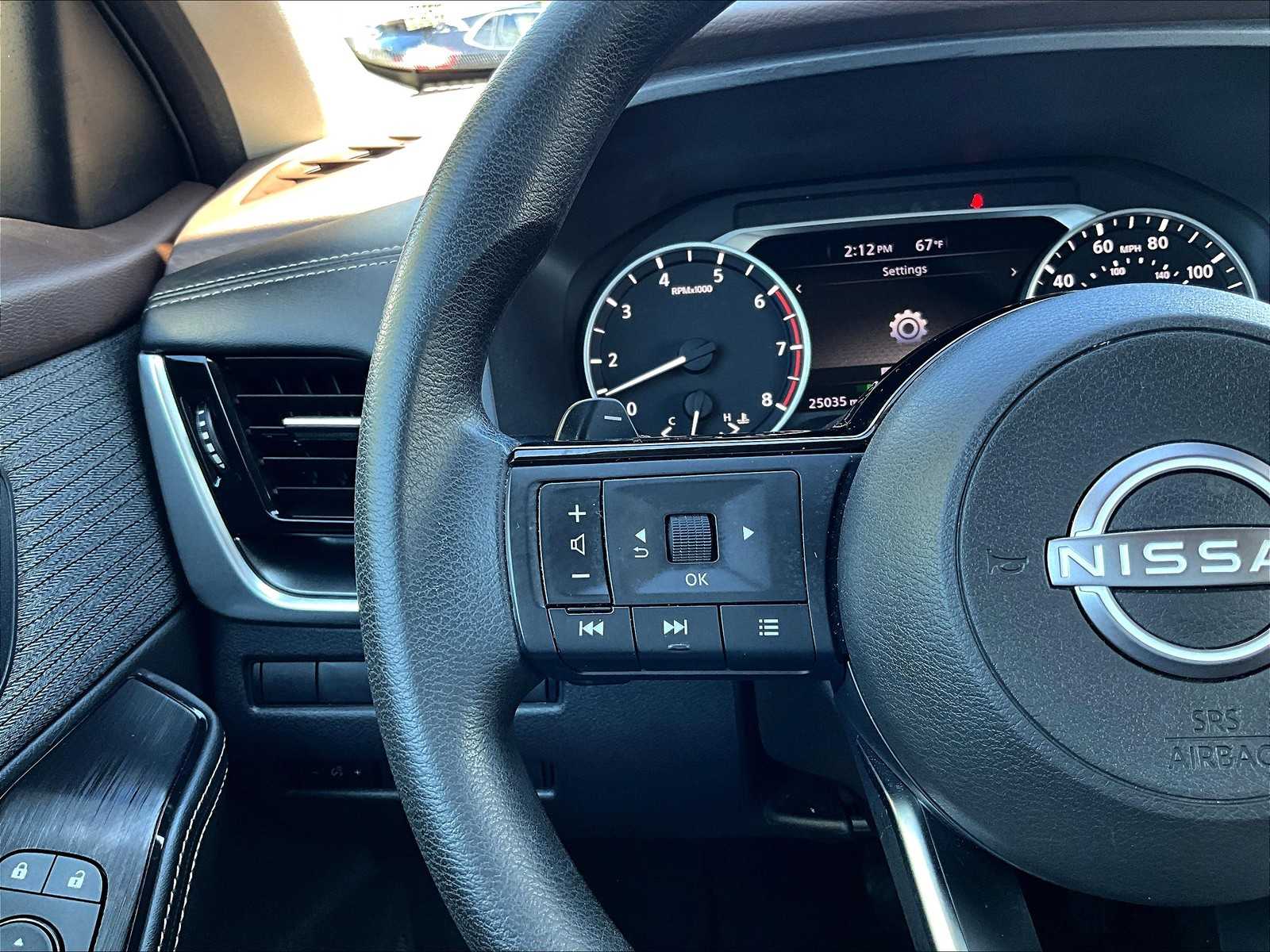 2022 Nissan Rogue SV photo 21