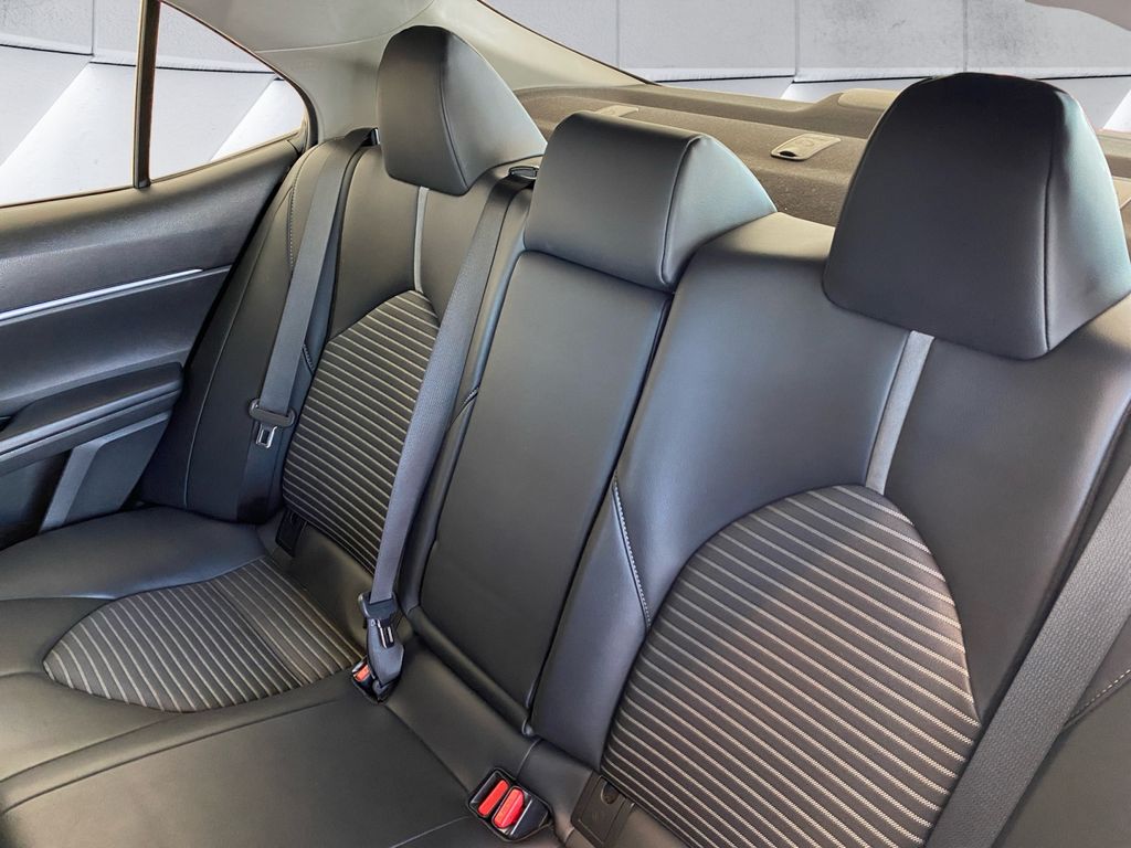 2023 Toyota Camry SE photo 18