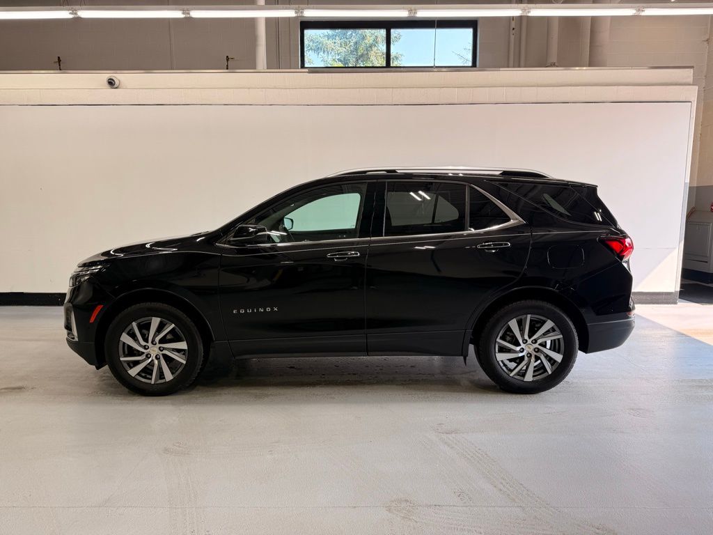 Used 2022 Chevrolet Equinox Premier with VIN 2GNAXXEV2N6152736 for sale in Golden Valley, Minnesota