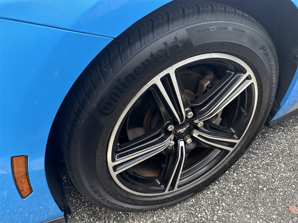 2024 Ford Mustang EcoBoost photo 4
