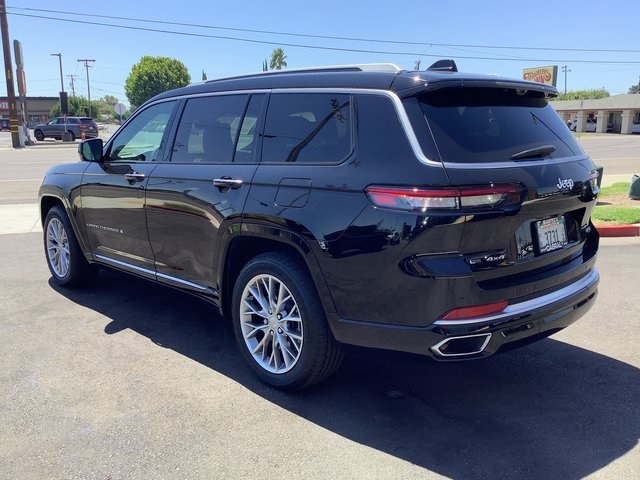 2022 Jeep Grand Cherokee L Summit photo 2
