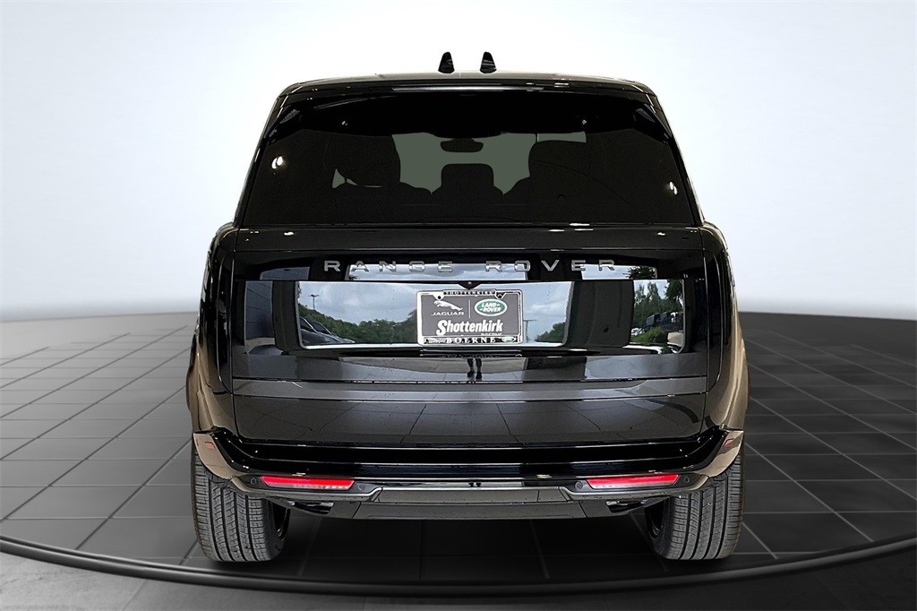2025 Land Rover Range Rover SE photo 4