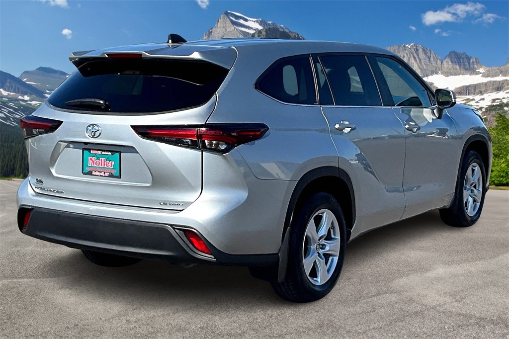 2024 Toyota Highlander LE photo 2