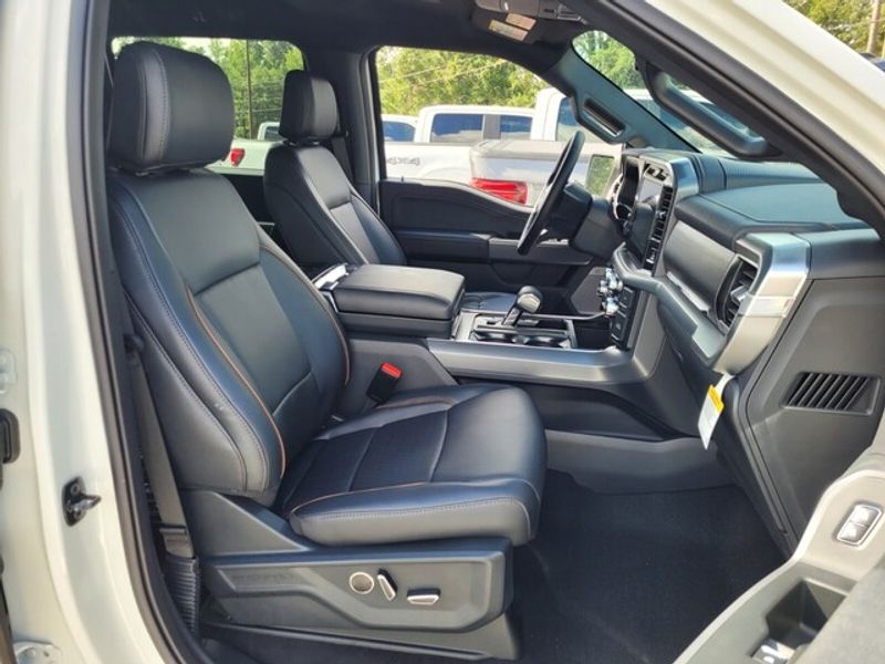 2025 Ford F-150 Lariat photo 14