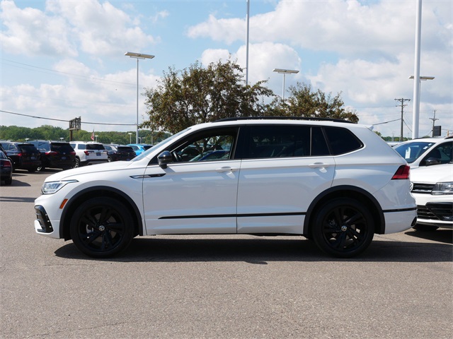 2023 Volkswagen Tiguan SE R-Line Black photo 3