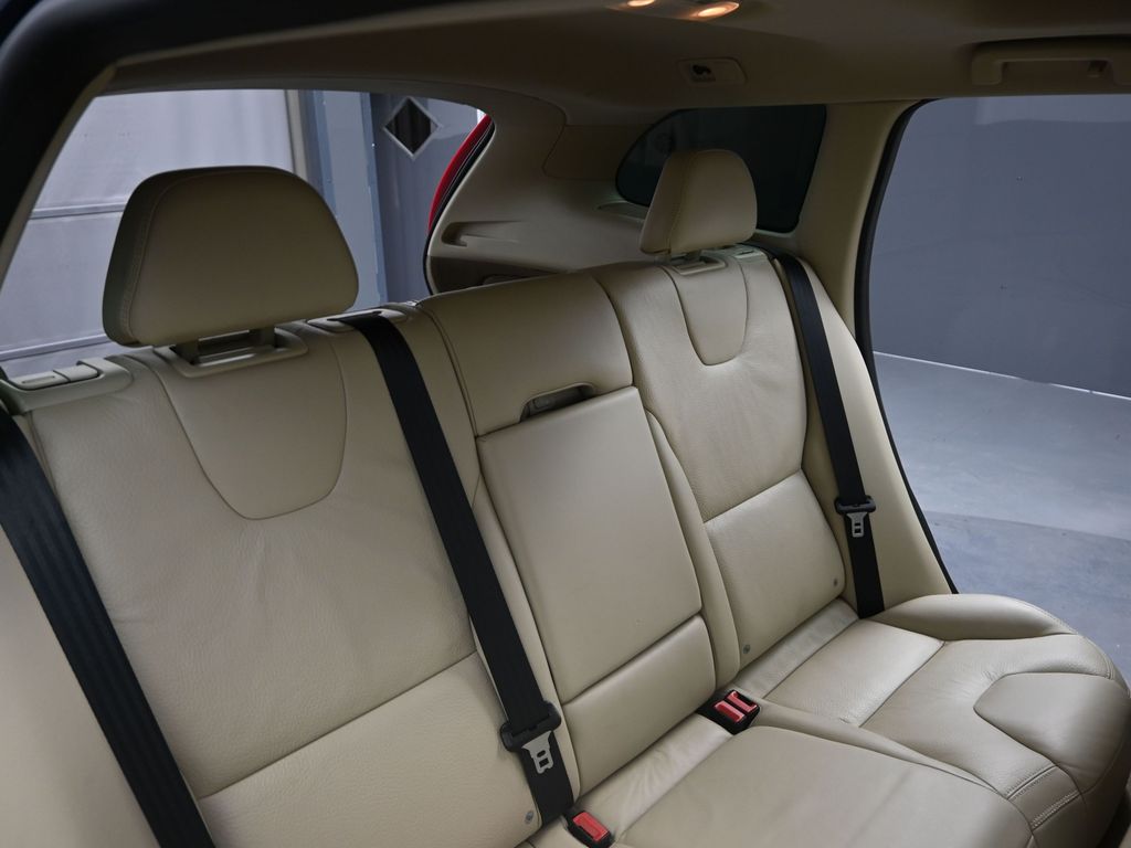 2012 Volvo XC60 T6 Premier Plus photo 15