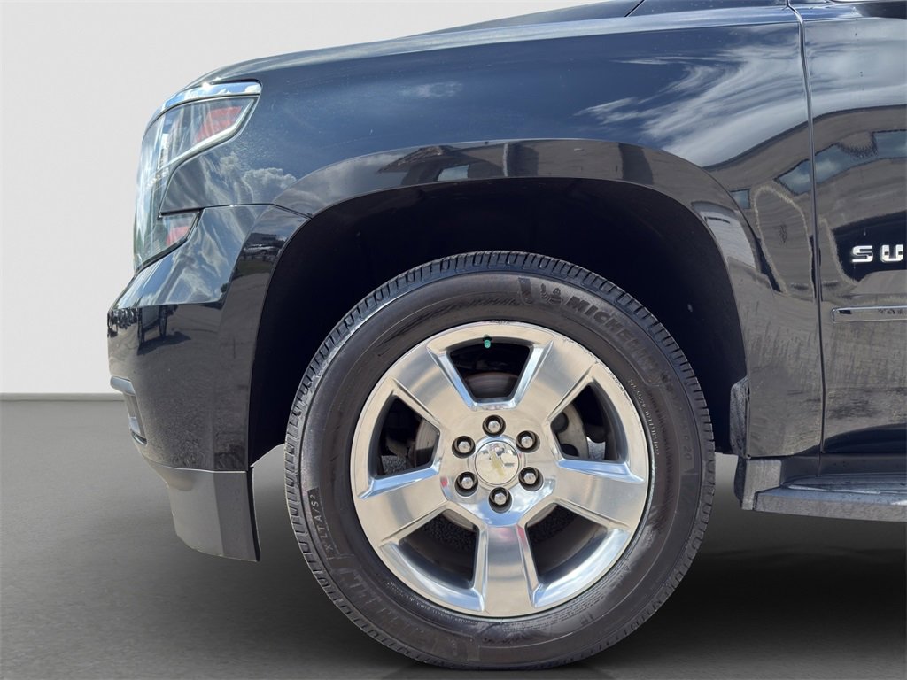 2017 Chevrolet Suburban LS photo 4