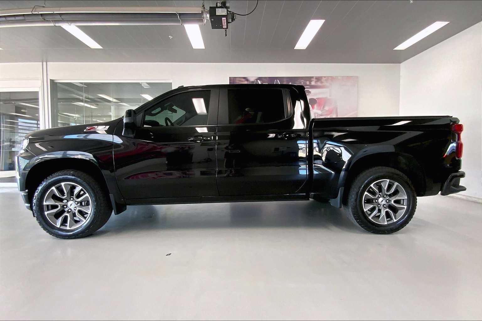 2022 Chevrolet Silverado 1500 RST photo 3