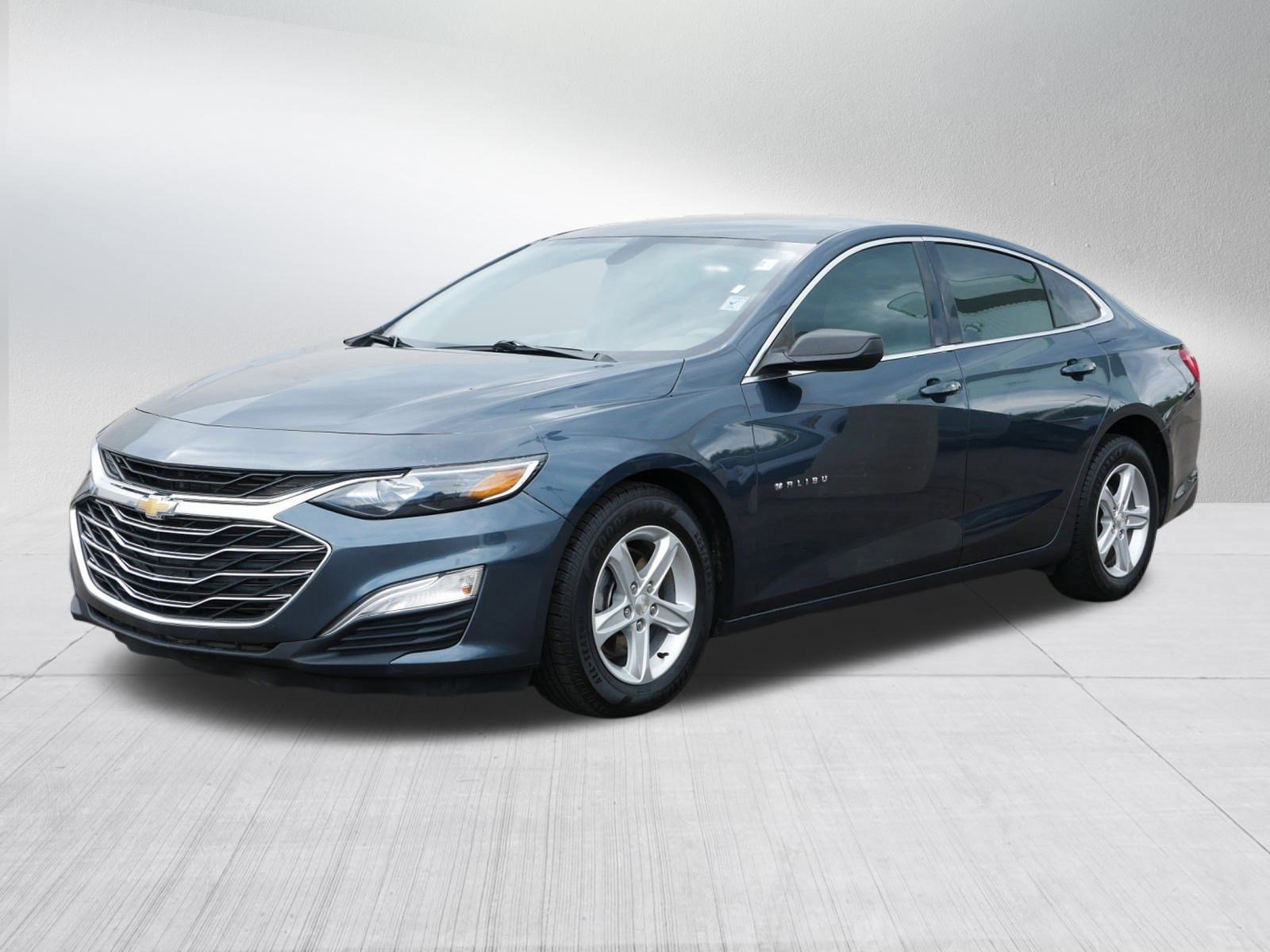 2019 Chevrolet Malibu LS photo 3