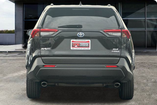 2020 Toyota RAV4 Hybrid XLE photo 3