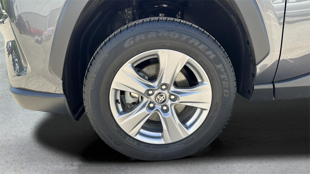 2024 Toyota RAV4 XLE photo 26