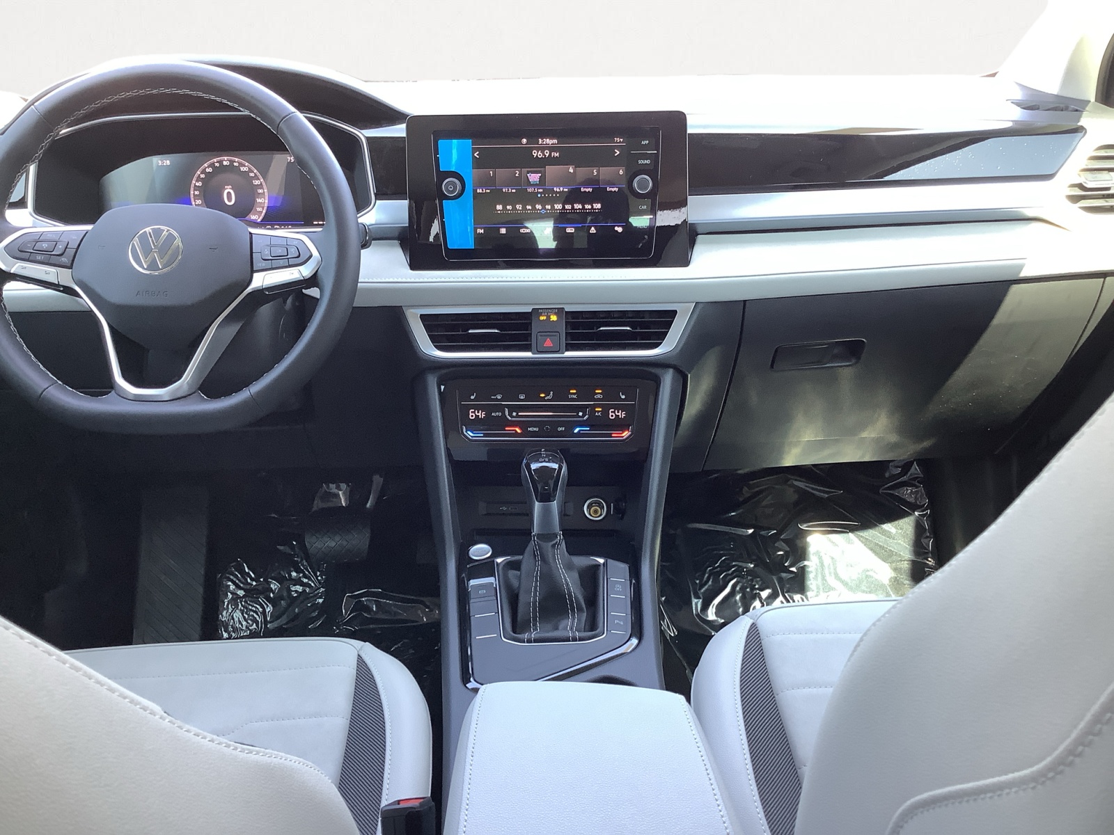 2025 Volkswagen Taos SE photo 12