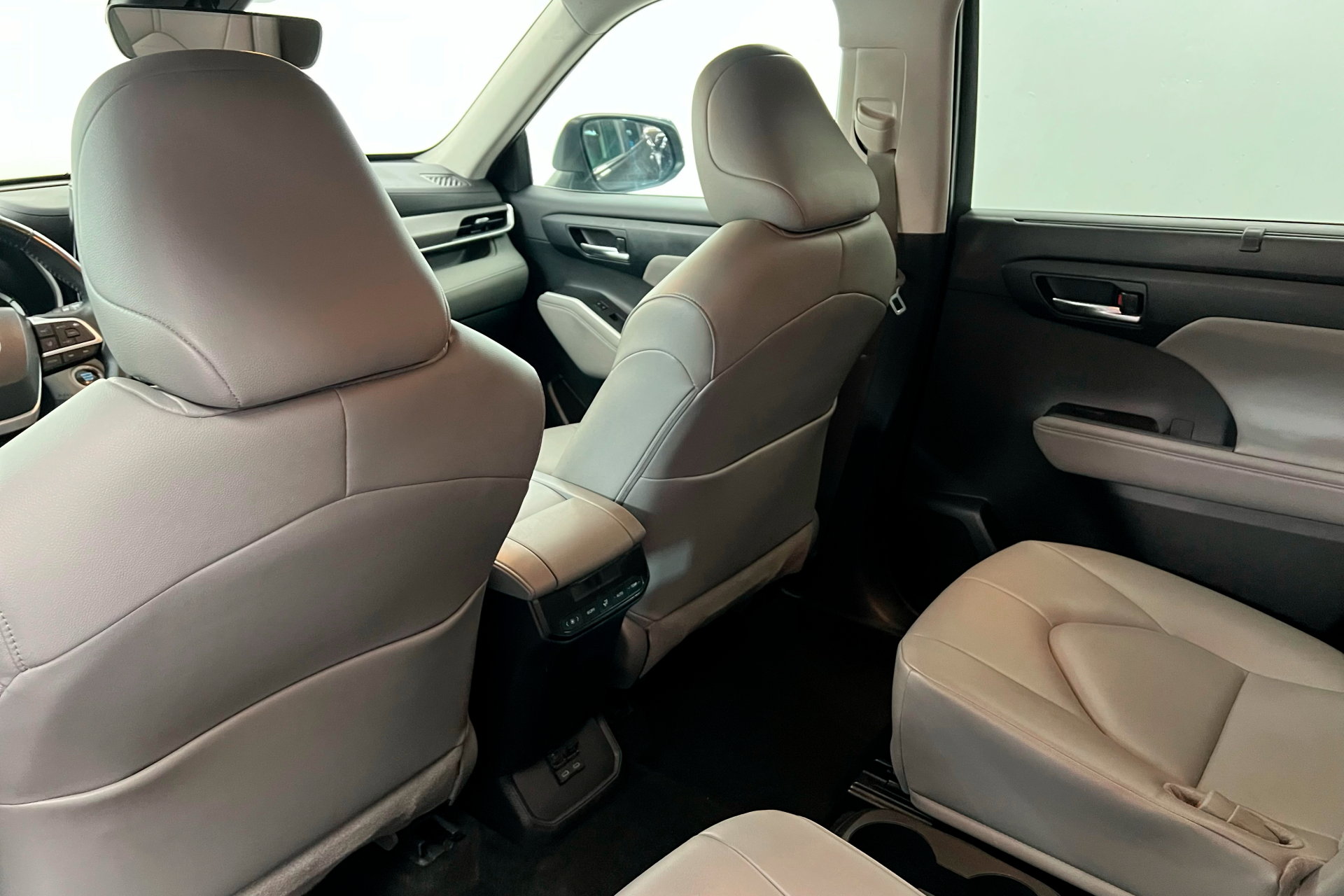 2024 Toyota Highlander XLE photo 19