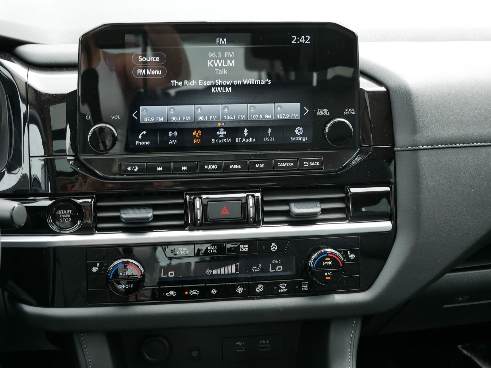 2025 Nissan Pathfinder SL photo 17