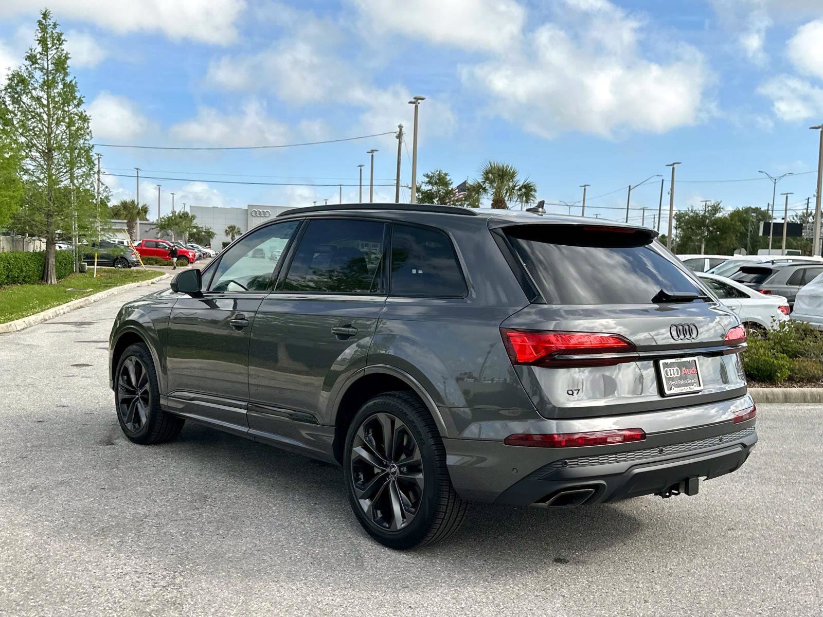 2025 Audi Q7 55 Premium Plus photo 4