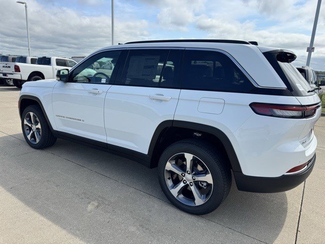2025 Jeep Grand Cherokee Limited photo 3