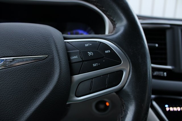 2018 Chrysler Pacifica Touring L photo 8