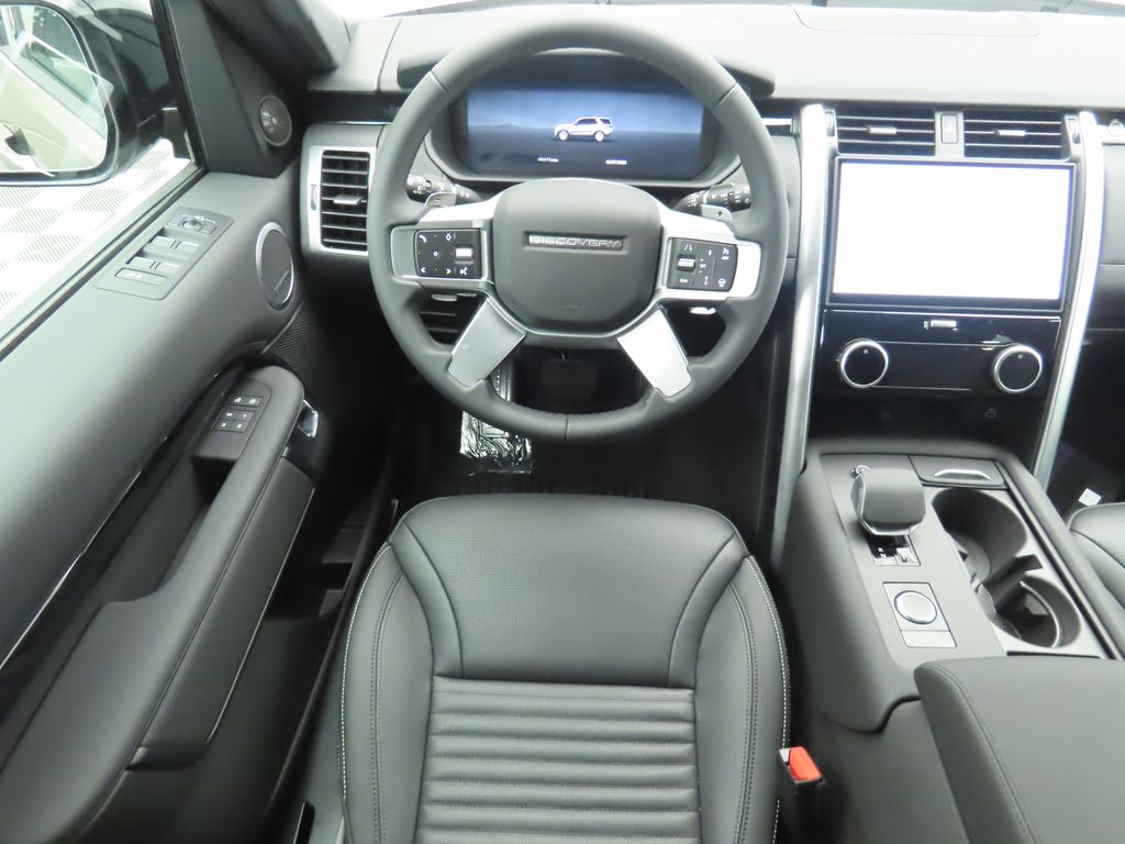 2025 Land Rover Discovery S photo 10