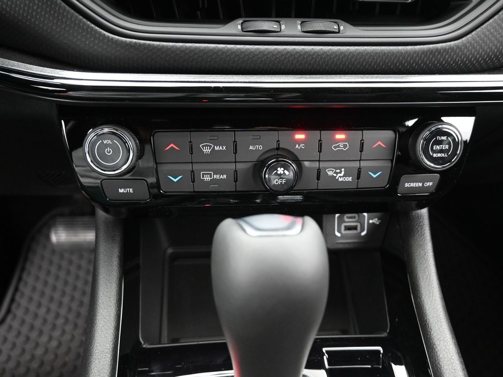 2026 Jeep Compass Latitude photo 14