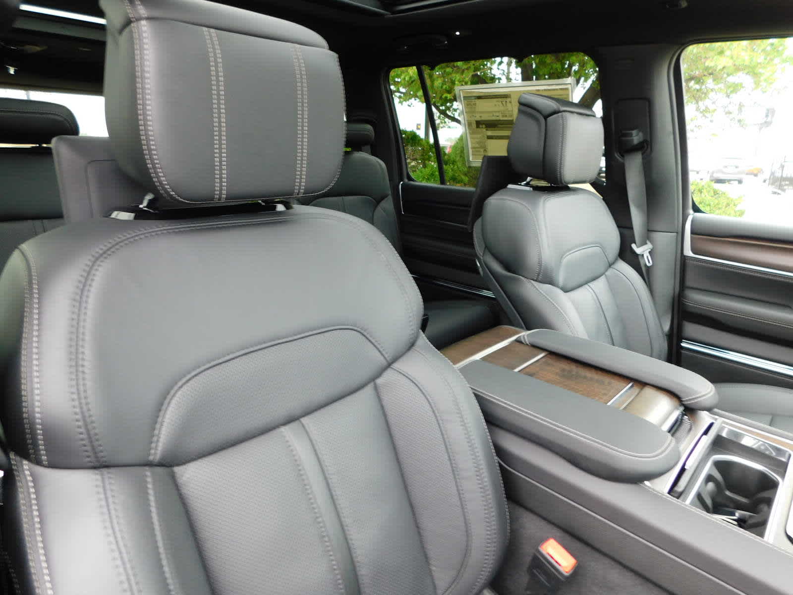 2024 Jeep Grand Wagoneer L Base photo 47