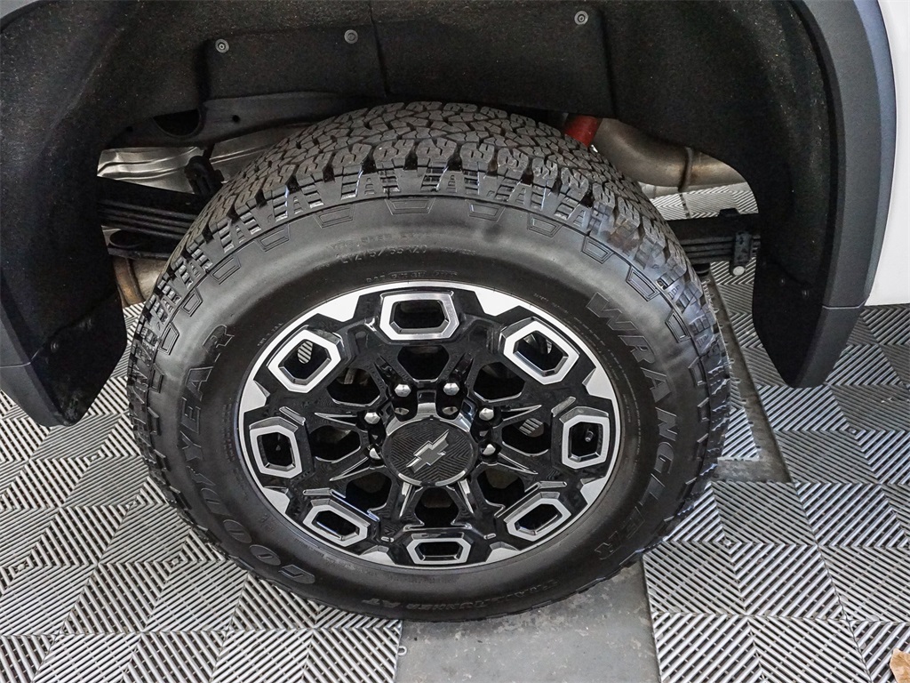 2025 Chevrolet Silverado 2500HD High Country photo 10