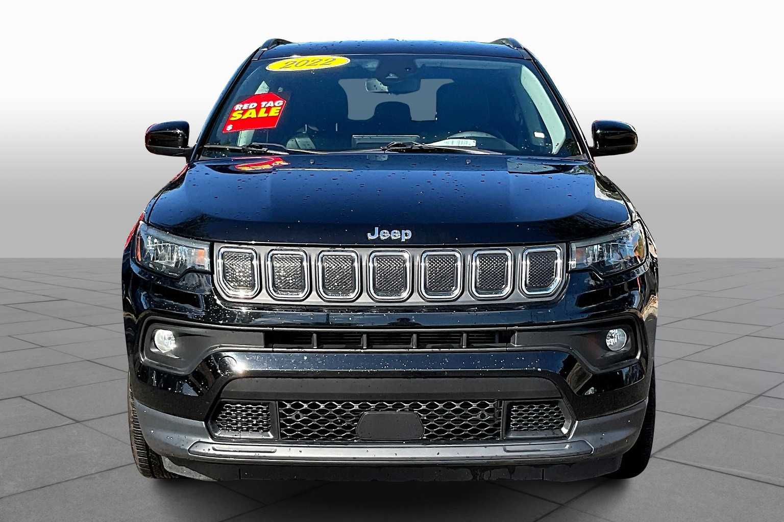2022 Jeep Compass Latitude photo 3