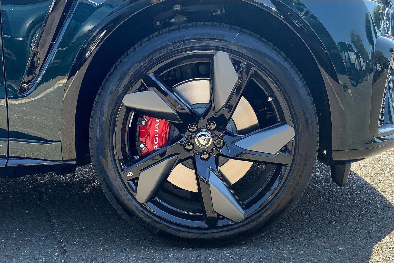 2026 Jaguar F-PACE SVR photo 12