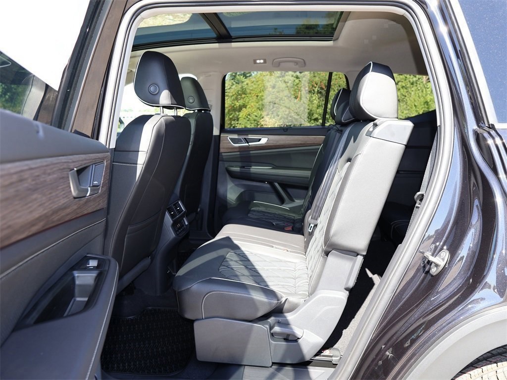 2025 Volkswagen Atlas SEL Premium R-Line photo 15