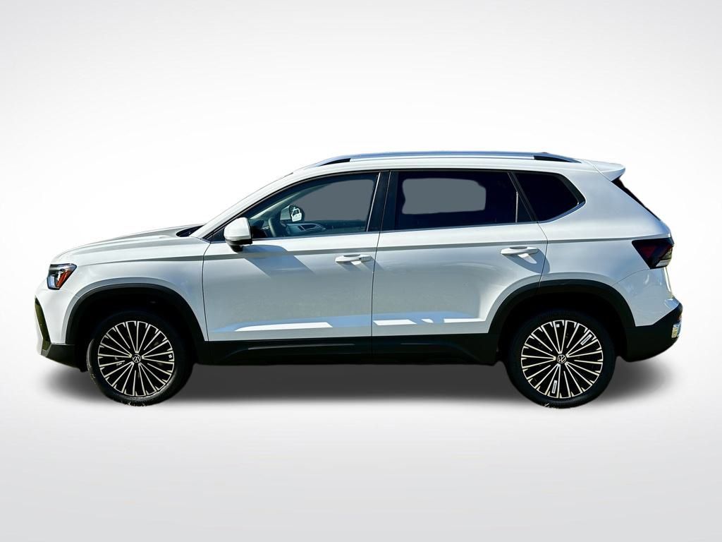 2025 Volkswagen Taos SE photo 3