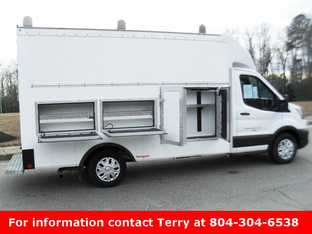 2023 Ford Transit Cutaway photo 3