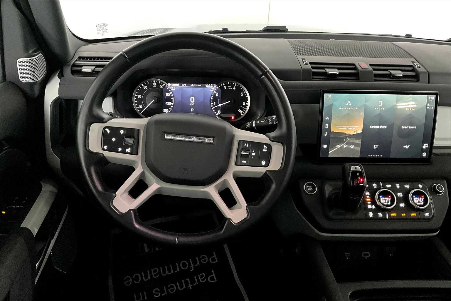 2023 Land Rover Defender SE photo 5