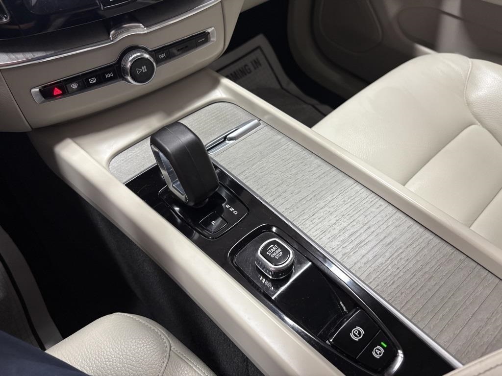 2024 Volvo XC60 B5 Plus photo 32
