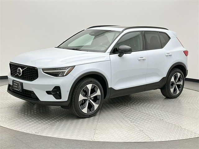 2025 Volvo XC40 Plus's photo