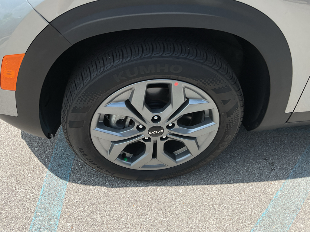2024 Kia Seltos S photo 4